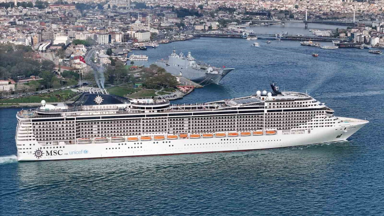 SAHA EXPO 2026 KAPSAMINDA İSTANBUL'A GELEN TÜRK DONANMASININ AMİRAL GEMİSİ TCG ANADOLU, SARAYBURNU...