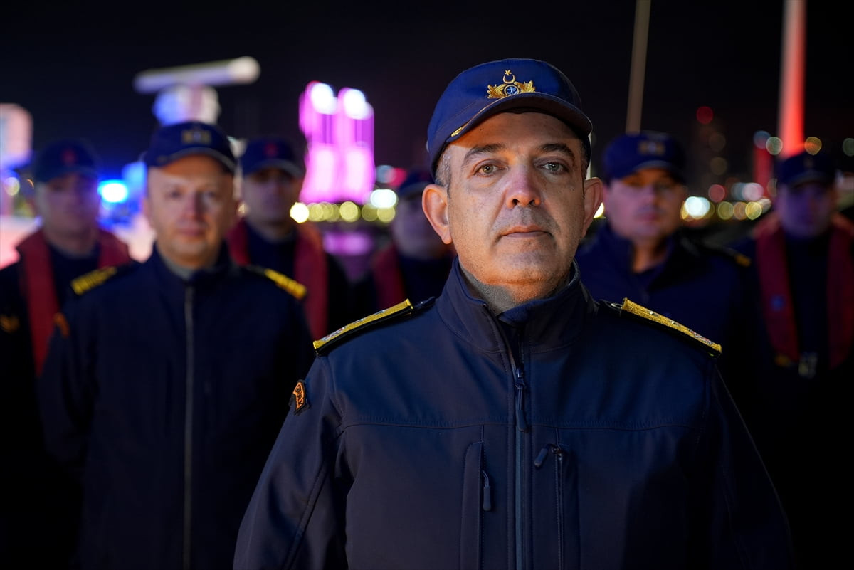 Sahil Güvenlik Ege Deniz Bölge Komutanlığı ekipleri, Çanakkale, Balıkesir, İzmir, Aydın ve...