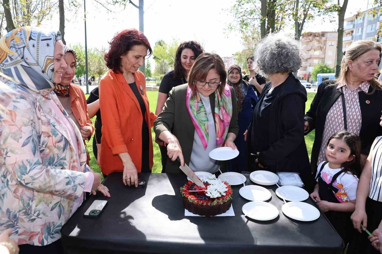 ŞAHİN ANNE BEBEK FESTİVALİ’NDE AİLELERLE BULUŞTU