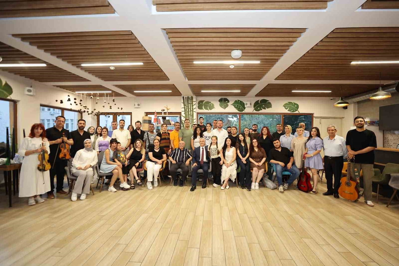 ŞAHİNBEY BELEDİYE BAŞKANI MEHMET TAHMAZOĞLU, GAZİANTEP ÜNİVERSİTESİ GENÇ OFİSİ’NDE ÜNİVERSİTE...
