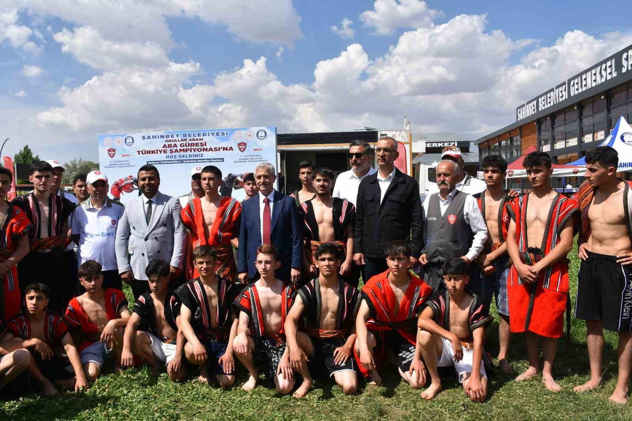 ŞAHİNBEY BELEDİYESİ'NDE EV SAHİPLİĞİNDE 28 İLDEN TOPLAM BİN 316 SPORCUNUN KATILDIĞI OKUL SPORLARI...