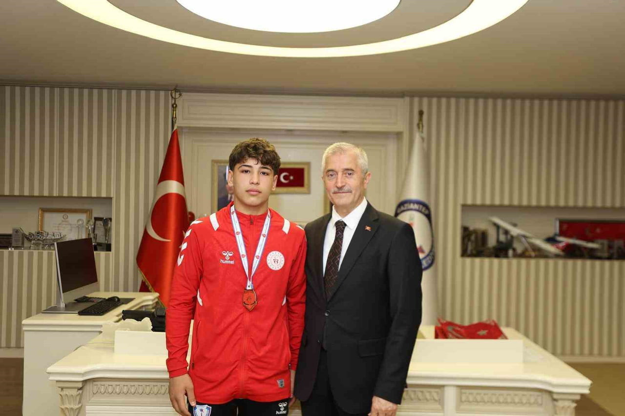 ŞAHİNBEYLİ GÜREŞÇİ AVRUP İKİNCİSİ