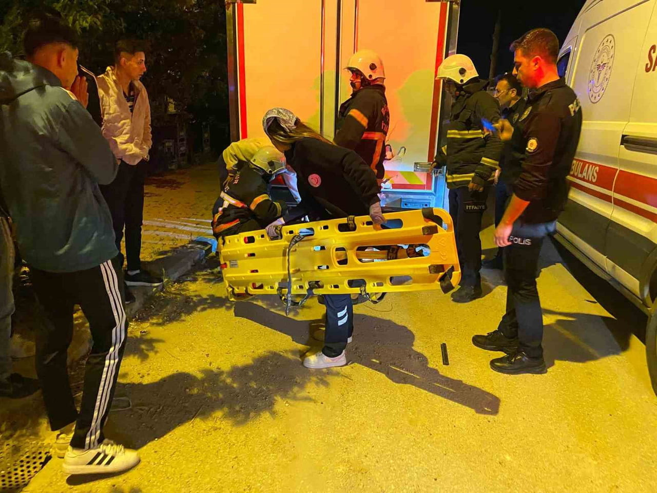 ŞAHSIN SIKIŞTIĞI YERDEN KURTARILMASI