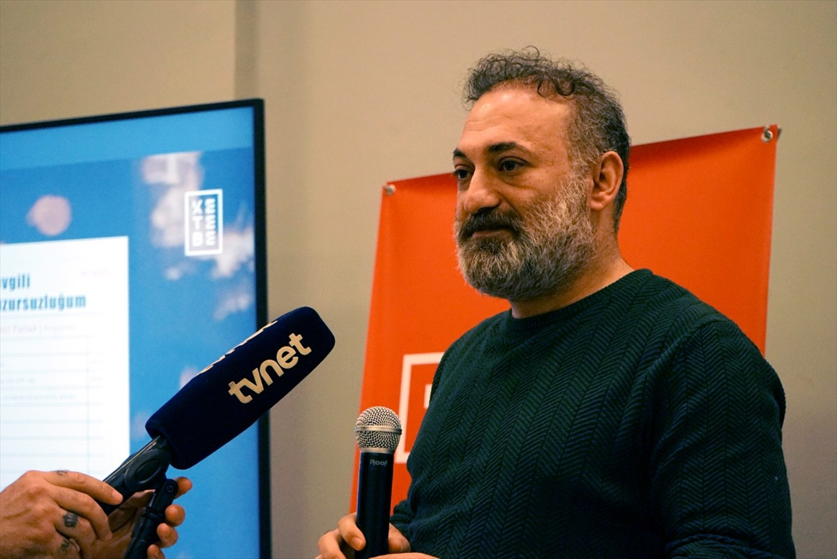 Şair ve İzdiham Dergisi Genel Yayın Yönetmeni Bülent Parlak'ın yayınlanmamış şiirlerinin de yer...