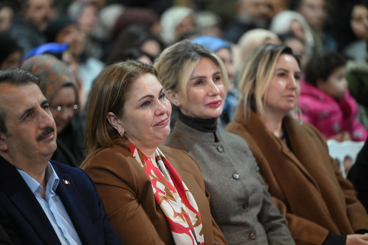 Şair ve oyuncu Dursun Ali Erzincanlı, Ramazan Sokağı'nda Edirnelilerle buluştu. AK Parti Edirne İl...