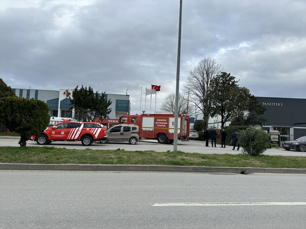 Sakarya 1. Organize Sanayi Bölgesi'nde kaynağı belirsiz kötü koku yayıldığı ihbarı üzerine...