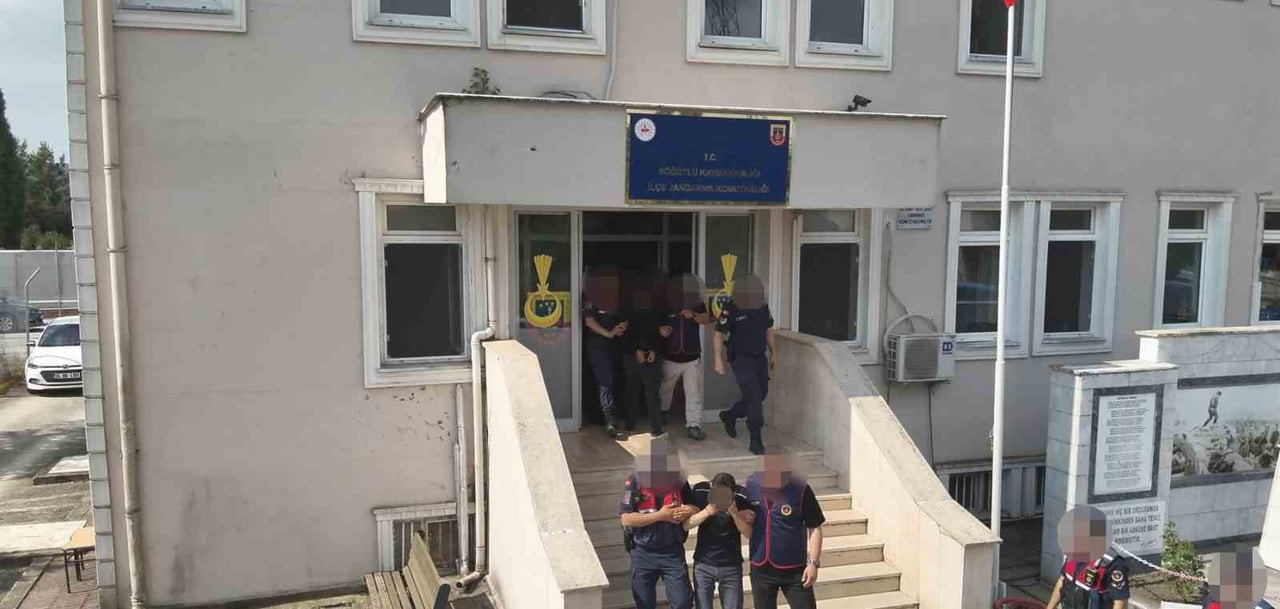 SAKARYA MERKEZLİ 4 İLDE JANDARMA EKİPLERİNCE DÜZENLENEN EŞ ZAMANLI OPERASYONDA, ÇEŞİTLİ İŞLETME VE...