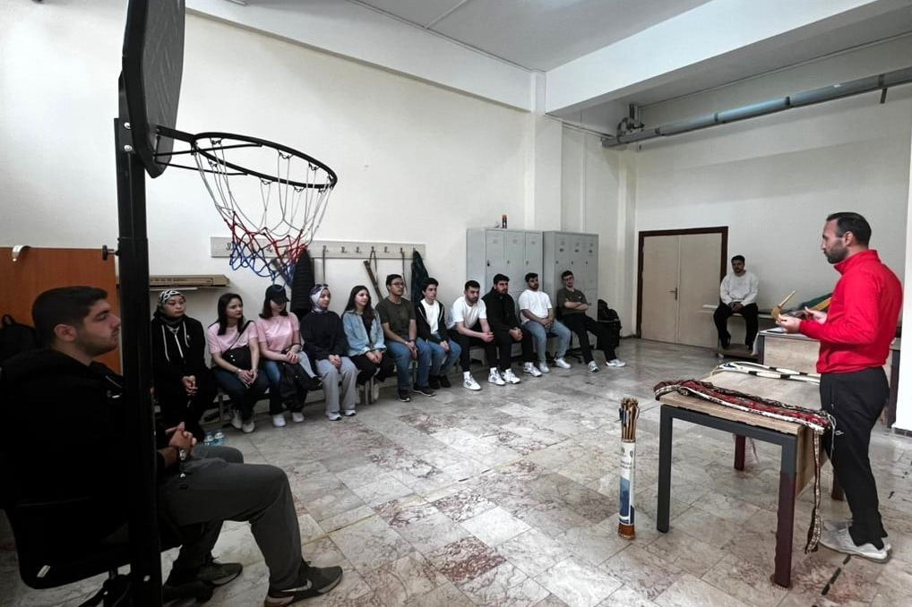 SAKARYA UYGULAMALI BİLİMLER ÜNİVERSİTESİ'NDE GELENEKSEL TÜRK SPORLARI ÖĞRENCİ TOPLULUĞUNCA...