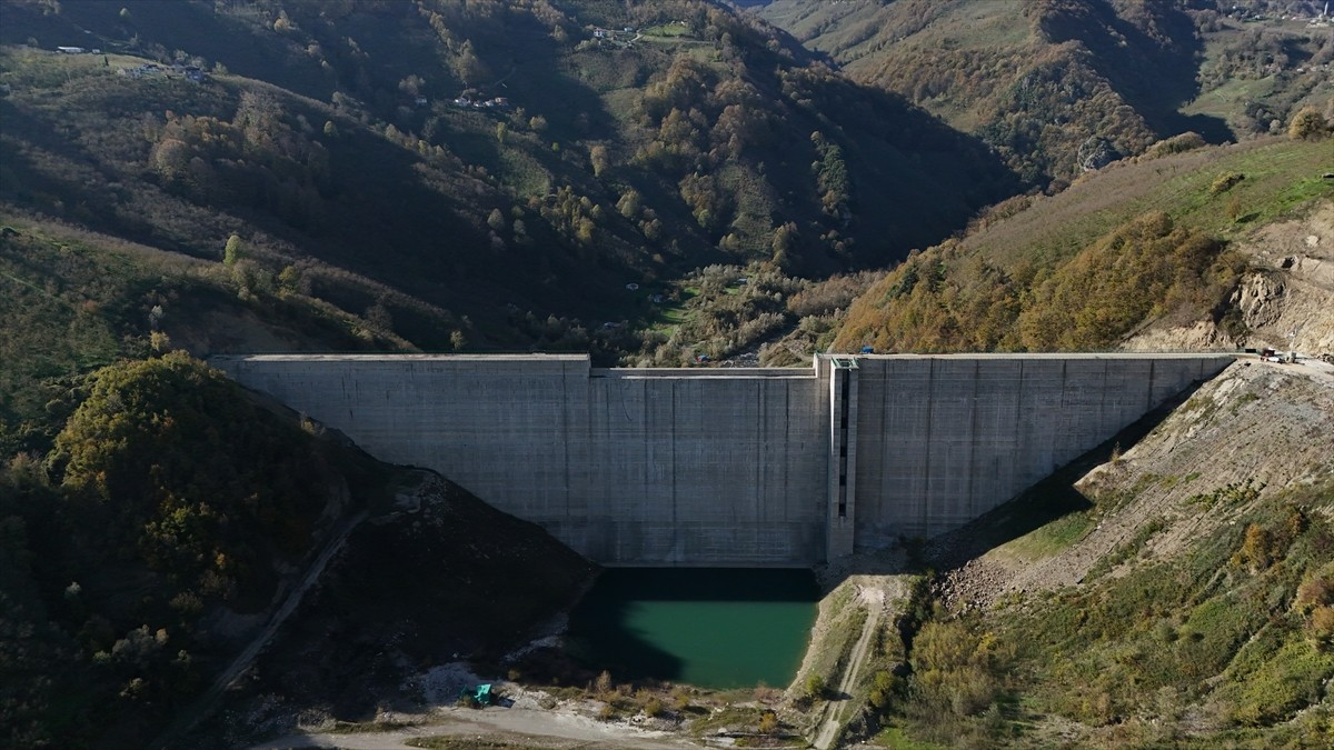 Sakarya'da 2026'nın sonuna doğru su tutmaya başlaması öngörülen Ballıkaya Barajı'ndan kente yıllık...