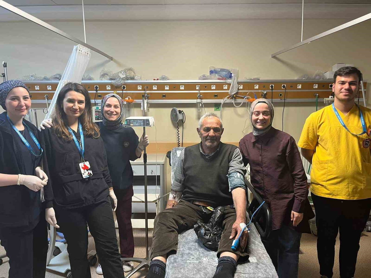 SAKARYA'DA AKYAZI DEVLET HASTANESİNDE İLK KEZ UYGULANAN TPA (PIHTI ERİTİCİ) TEDAVİSİYLE 73...