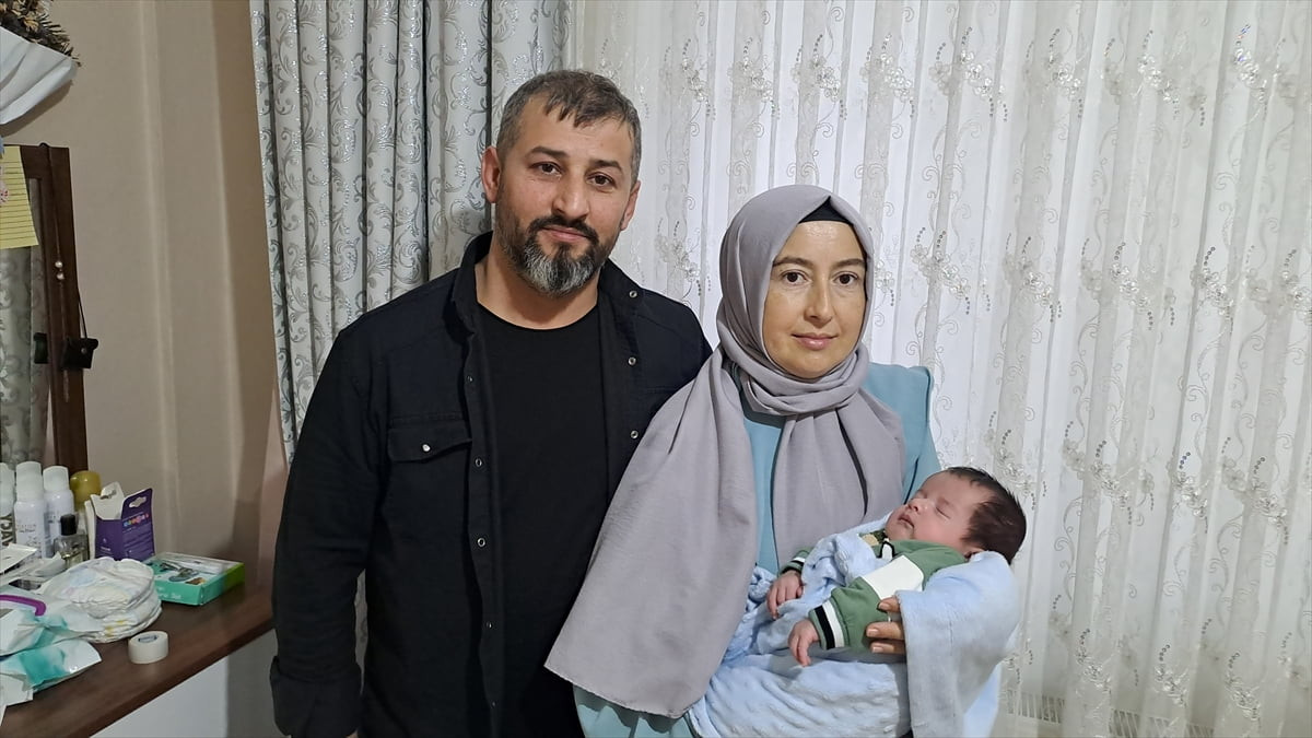 Sakarya'da diyalize girdiği süreçte erken doğum yapan ve iki aylıkken bebeğini kaybeden Hülya...