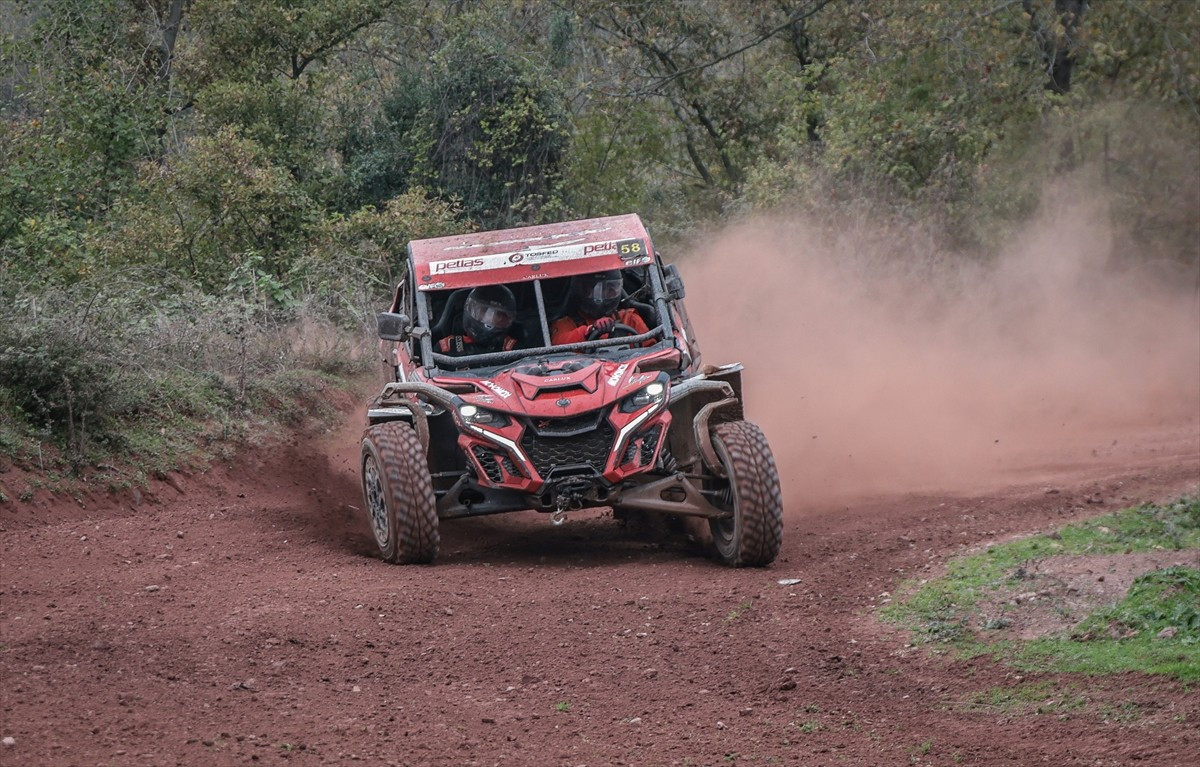 Sakarya'da düzenlenen Petlas 2025 Türkiye Off-Road Şampiyonası'nın 6. ayak yarışları, mukavemet...