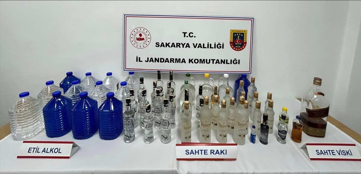 Sakarya'da düzenlenen sahte içki operasyonunda 6 şüpheli gözaltına alındı.