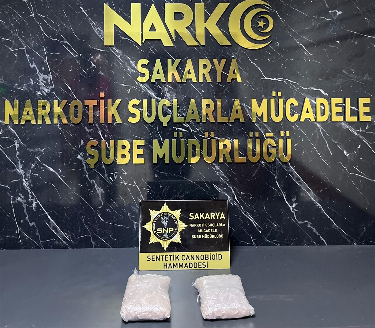 Sakarya'da düzenlenen uyuşturucu operasyonlarında yakalanan 3 zanlı tutuklandı. Operasyonda, bir...