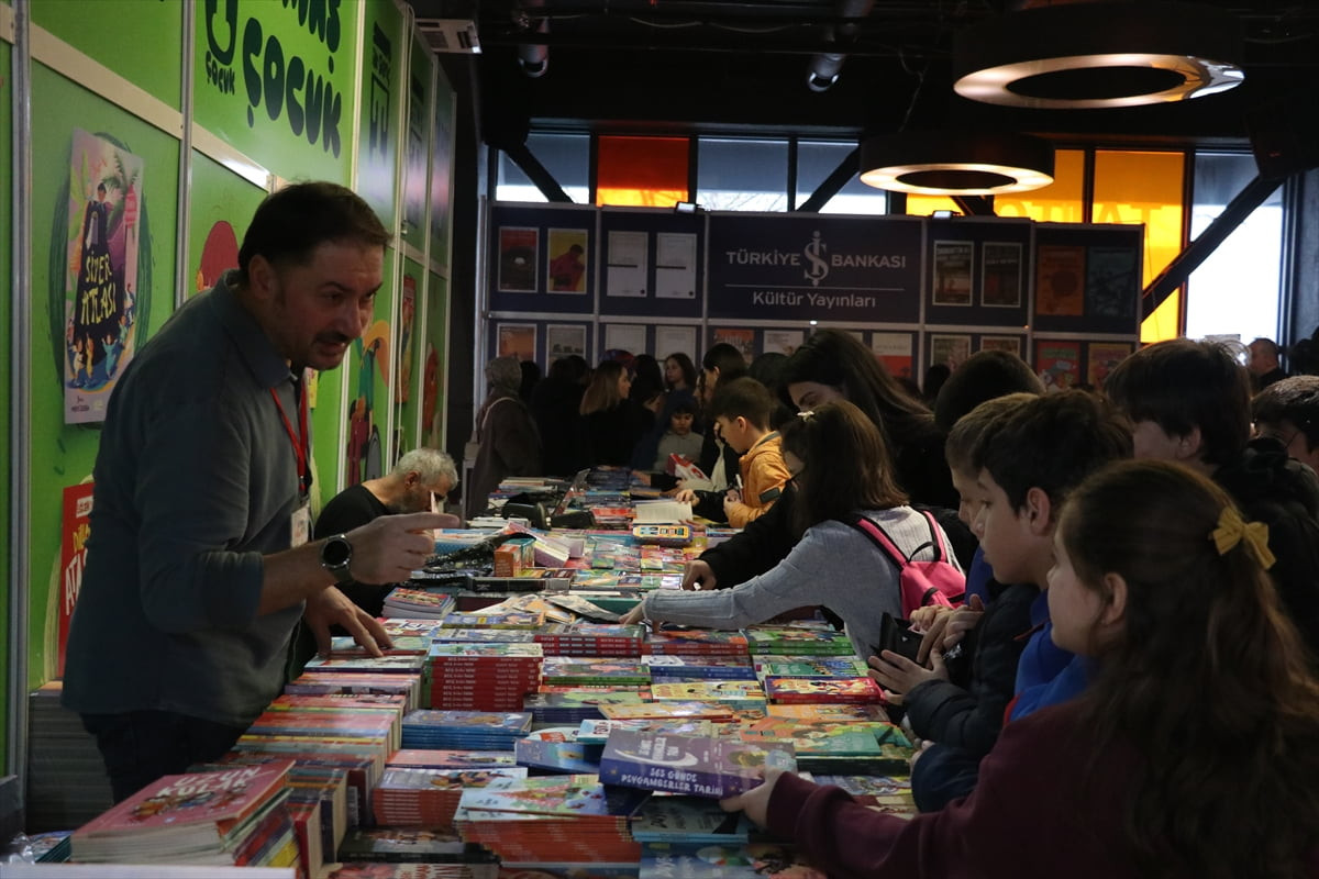 Sakarya'da eğitim, kültür ve edebiyatı aynı çatı altında buluşturan "Çocuk Edebiyatı Fuarı"nın...