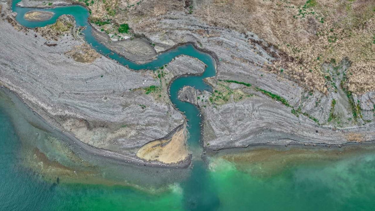 Sakarya'da etkili olan son yağışlar ve alternatif su kaynaklarıyla beslenmeye başlanan Sapanca...