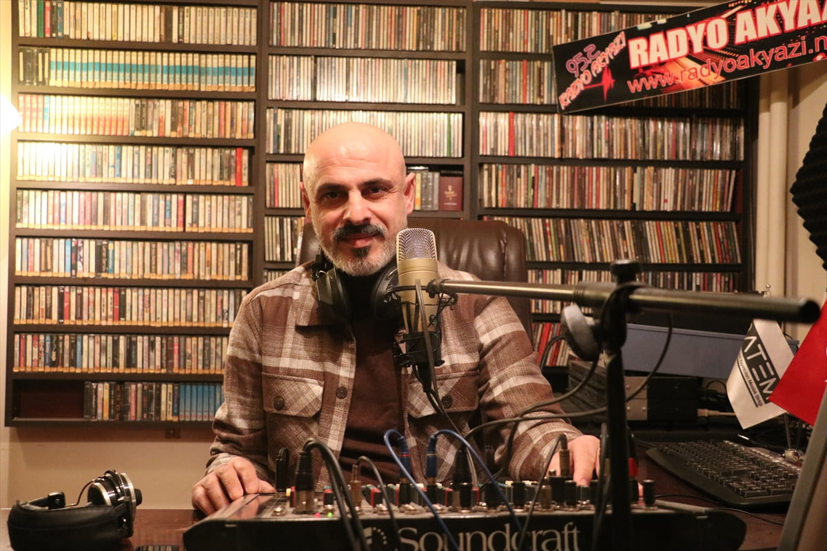 Sakarya'da gece programcısı olarak başladığı radyonun 20 yıl sonra imtiyaz sahibi olan Hüseyin...