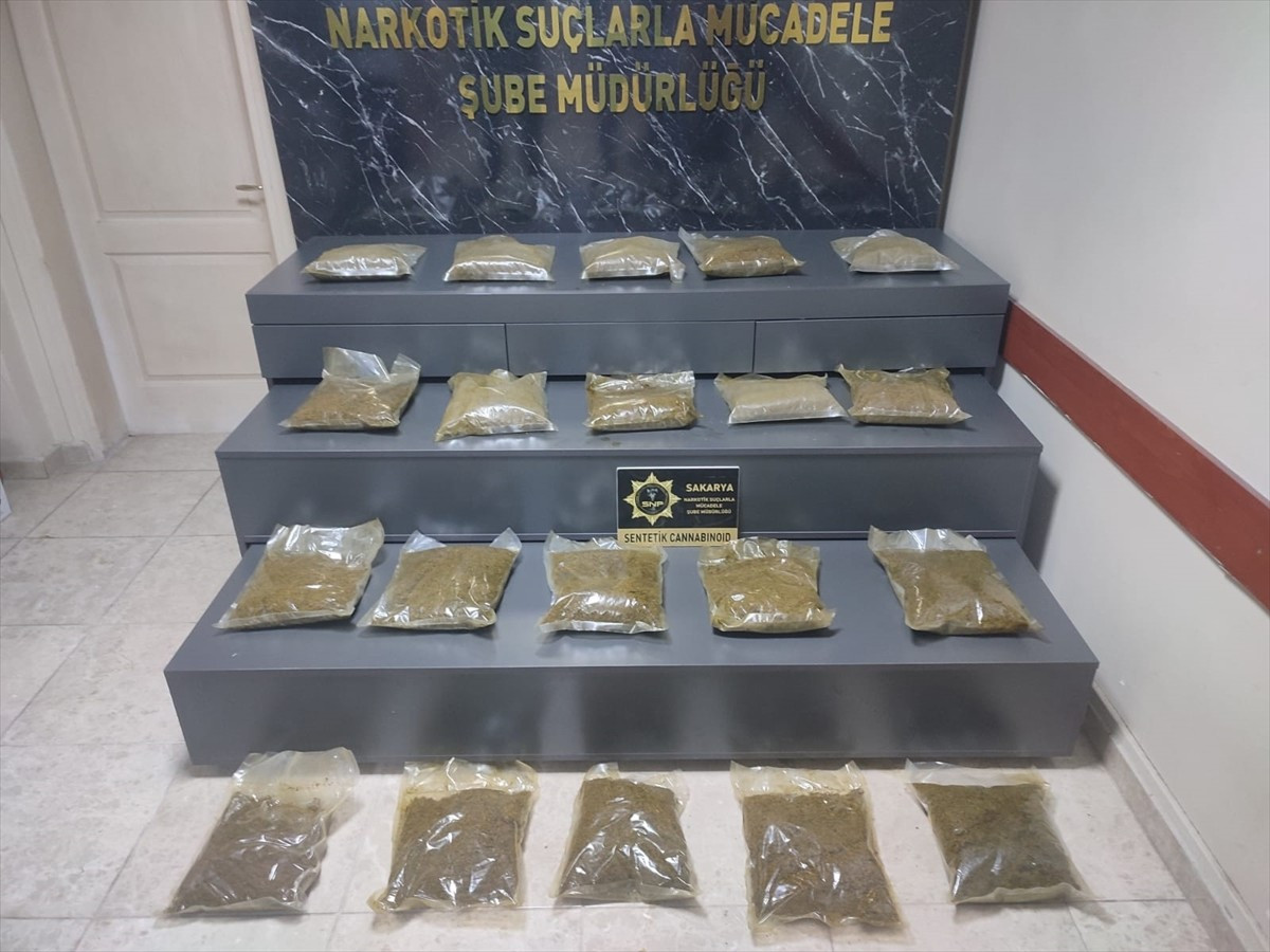 Sakarya'da gerçekleştirilen uyuşturucu operasyonlarında 12 şüpheli tutuklandı. Operasyonda, 52 bin...