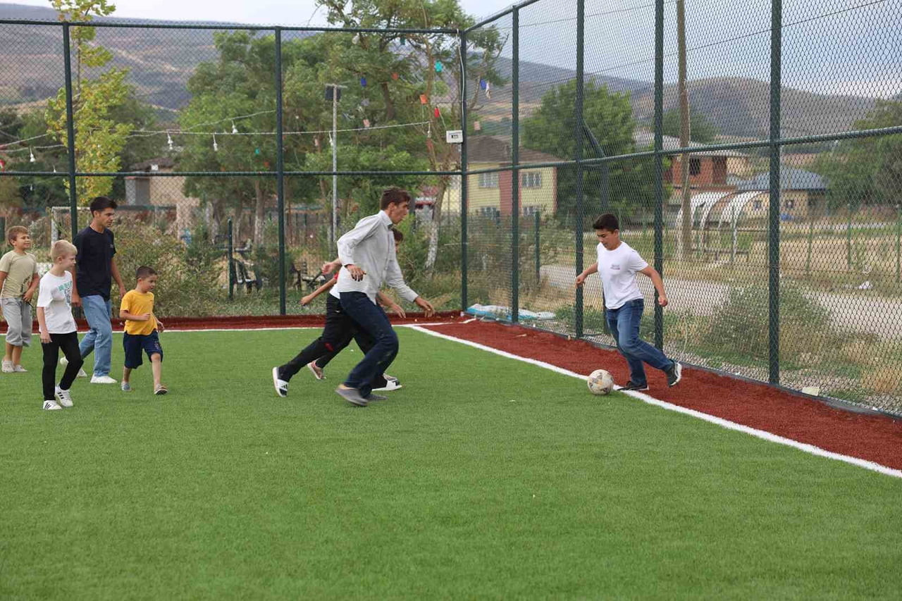 SAKARYA'DA GEYVE İLÇESİ BAYAT MAHALLESİ’NE KAZANDIRILAN FUTBOL, BASKETBOL VE VOLEYBOL SAHASI...