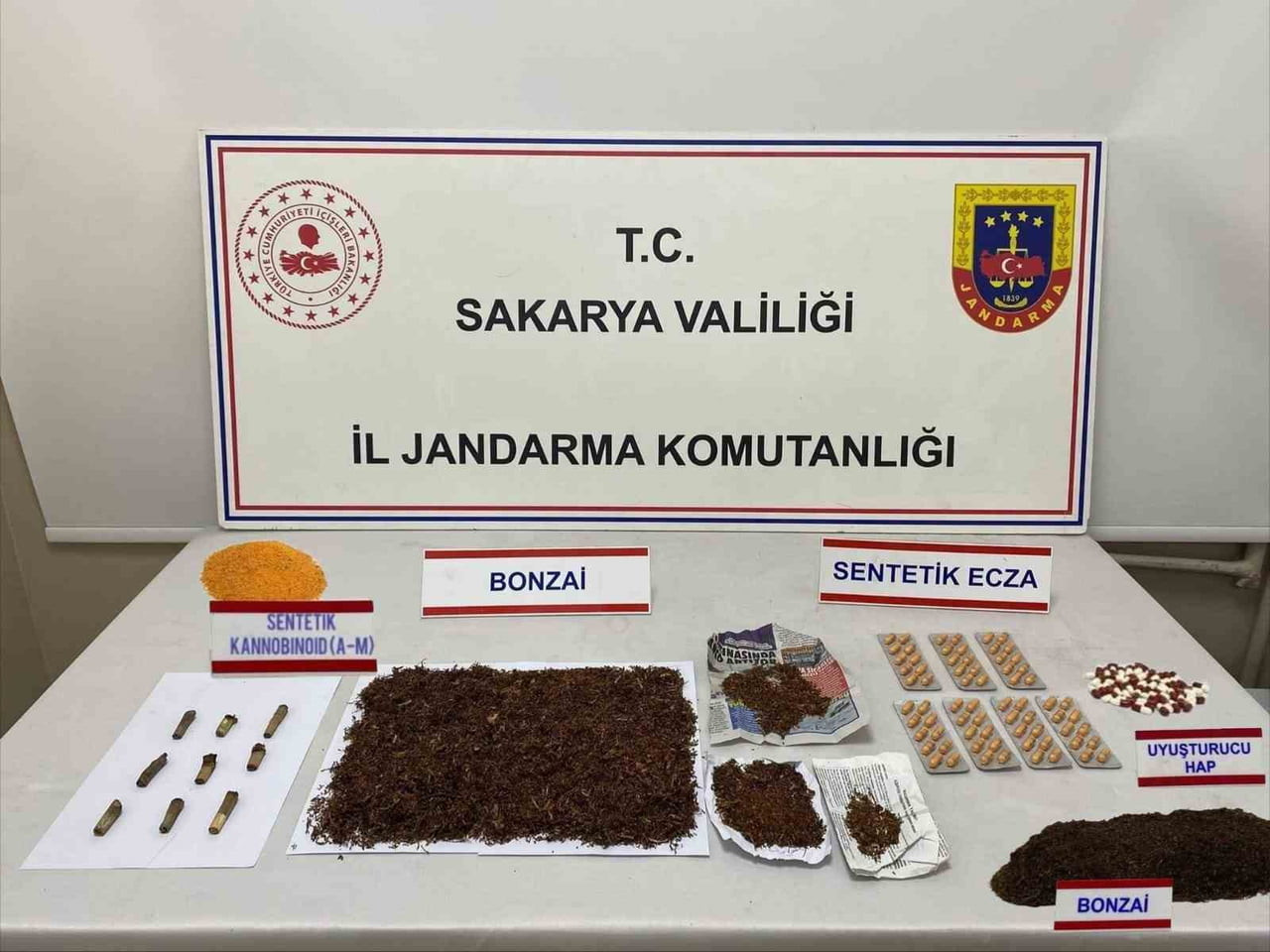 SAKARYA'DA JANDARMA EKİPLERİNCE ÜÇ İLÇEDE DÜZENLENEN UYUŞTURUCU OPERASYONUNDA, ÇOK MİKTARDA...