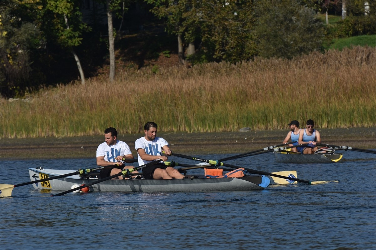 Sakarya'da Türkiye Kürek Federasyonu ve Serdivan Belediyesi iş birliğiyle "2. Serdivan Kürek...
