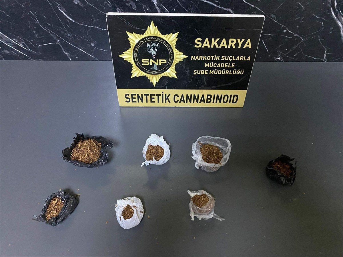 Sakarya'nın 3 ilçesinde gerçekleştirilen uyuşturucu operasyonlarında 11 şüpheli gözaltına...