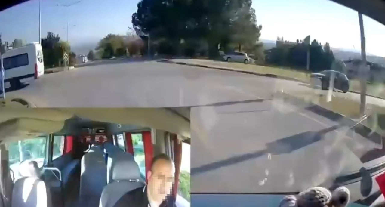 SAKARYA'NIN ADAPAZARI İLÇESİNDE CUMHURİYET SAVCISI B.Y.Ç. İLE MİNİBÜS ŞOFÖRÜ ARASINDA ÇIKAN VE...