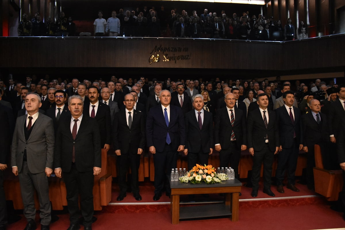 Sakarya'nın Adapazarı ilçesindeki Orhangazi Kültür Merkezi'nde "Ombudsman Sakaryalılarla...