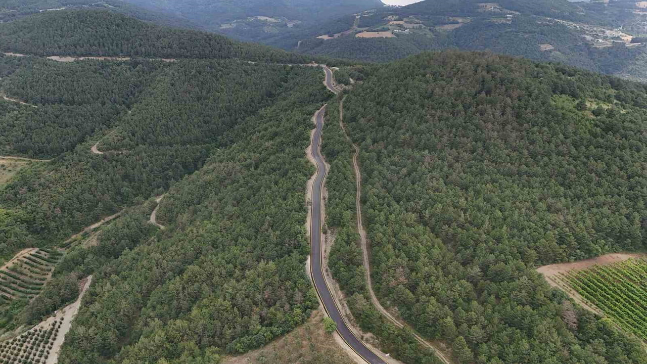SAKARYA'NIN GEYVE İLÇESİ ALIPLAR MAHALLESİ'Nİ İLÇE MERKEZİNE BAĞLAYAN 9 KİLOMETRELİK GÜZERGÂHI...