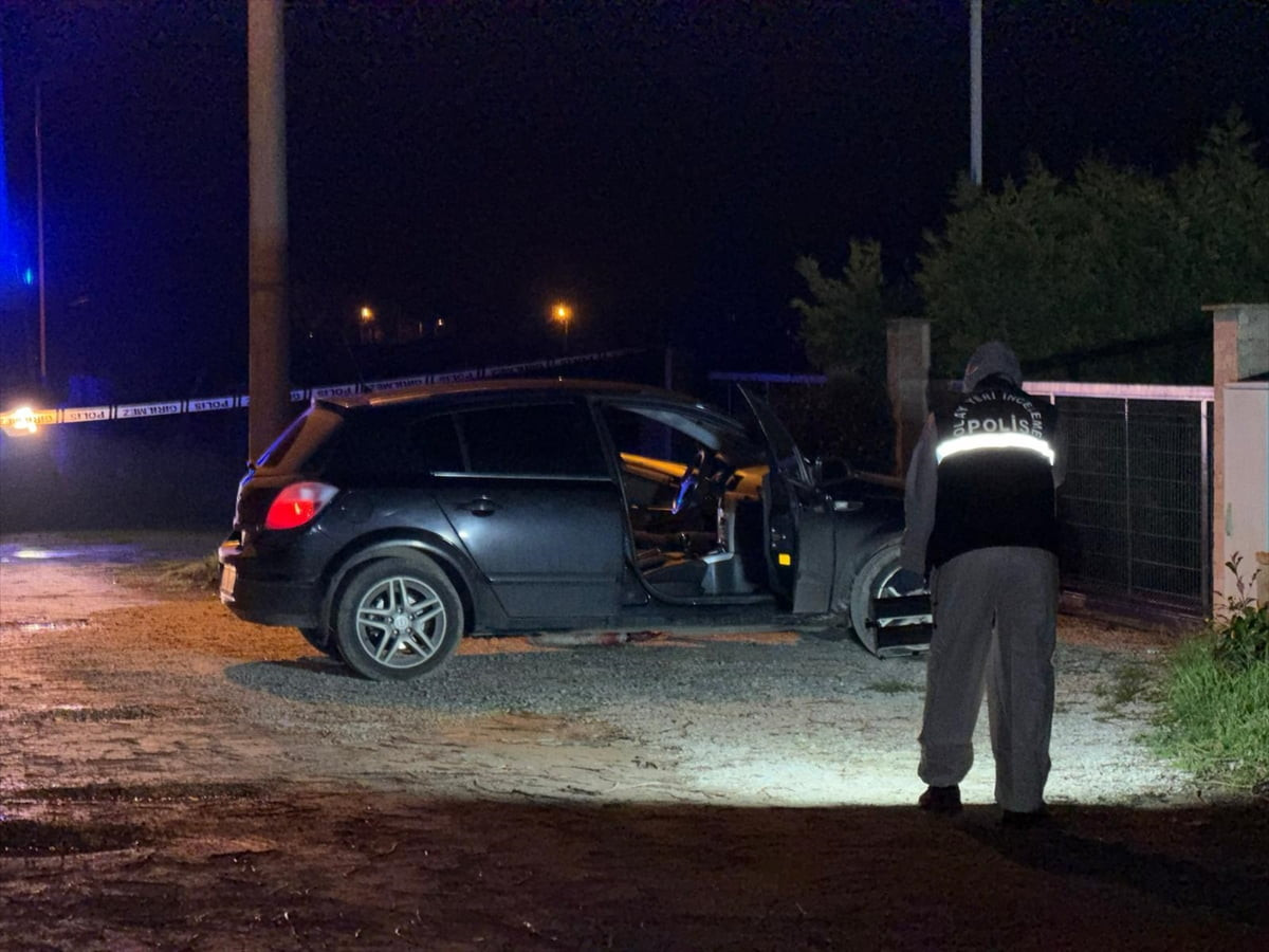 Sakarya'nın Karasu ilçesinde 1 kişi silahla vurulmuş halde ölü bulundu.