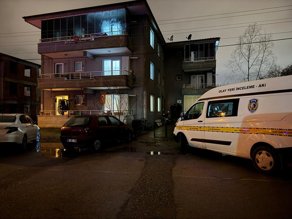 Sakarya'nın Karasu ilçesinde 35 yaşındaki bedensel engelli kişi evinde ölü bulundu.
