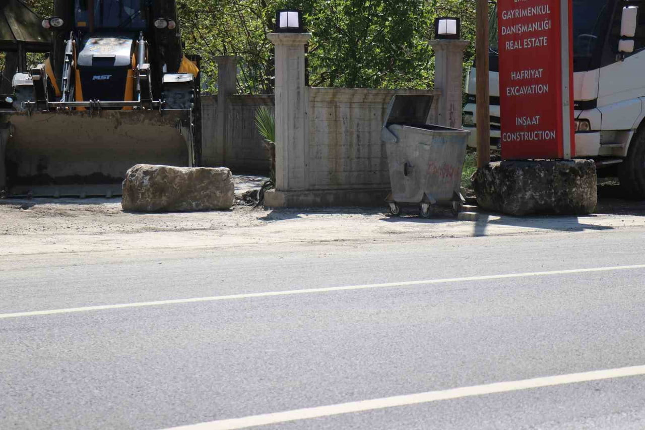 SAKARYA'NIN SAPANCA İLÇESİNDE BELEDİYENİN ÇÖP KAMYONUNUN ALTINDA KALARAK CAN VEREN 31 YAŞINDAKİ...