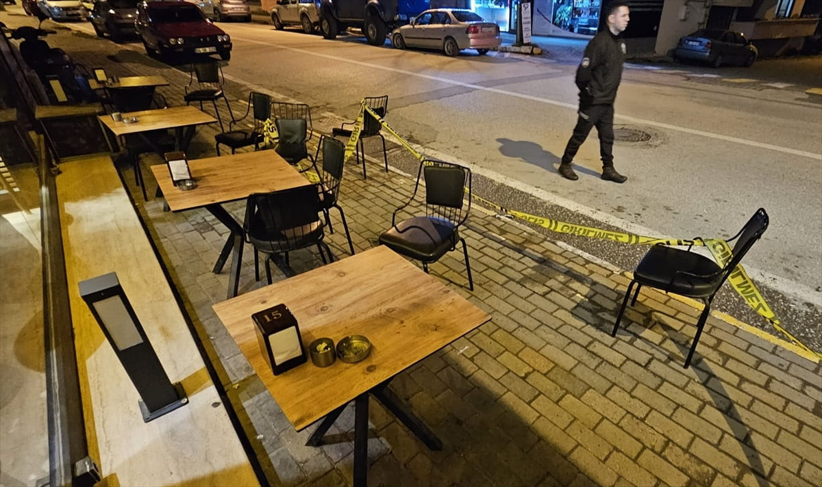 Sakarya'nın Sapanca ilçesinde bir kişi arkadaşının tabancayla ateş etmesi sonucu yaralandı.