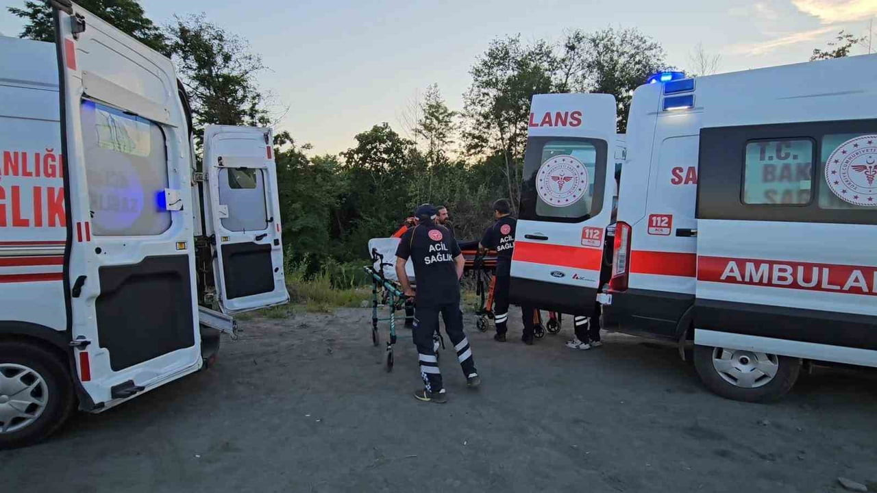 SAKARYA'NIN SAPANCA İLÇESİNDE DEREDE ŞNORKEL VE DENİZ GÖZLÜĞÜ TAKILI VAZİYETTE ERKEK CESEDİ...