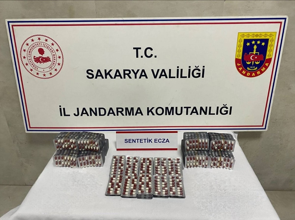 Sakarya'nın Sapanca, Karasu ve Serdivan ilçelerinde düzenlenen uyuşturucu operasyonlarında...