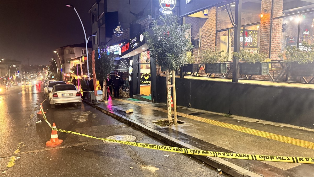 Sakarya'nın Serdivan ilçesinde çıkan silahlı kavgada 1 kişi hayatını kaybetti, 1 kişi...