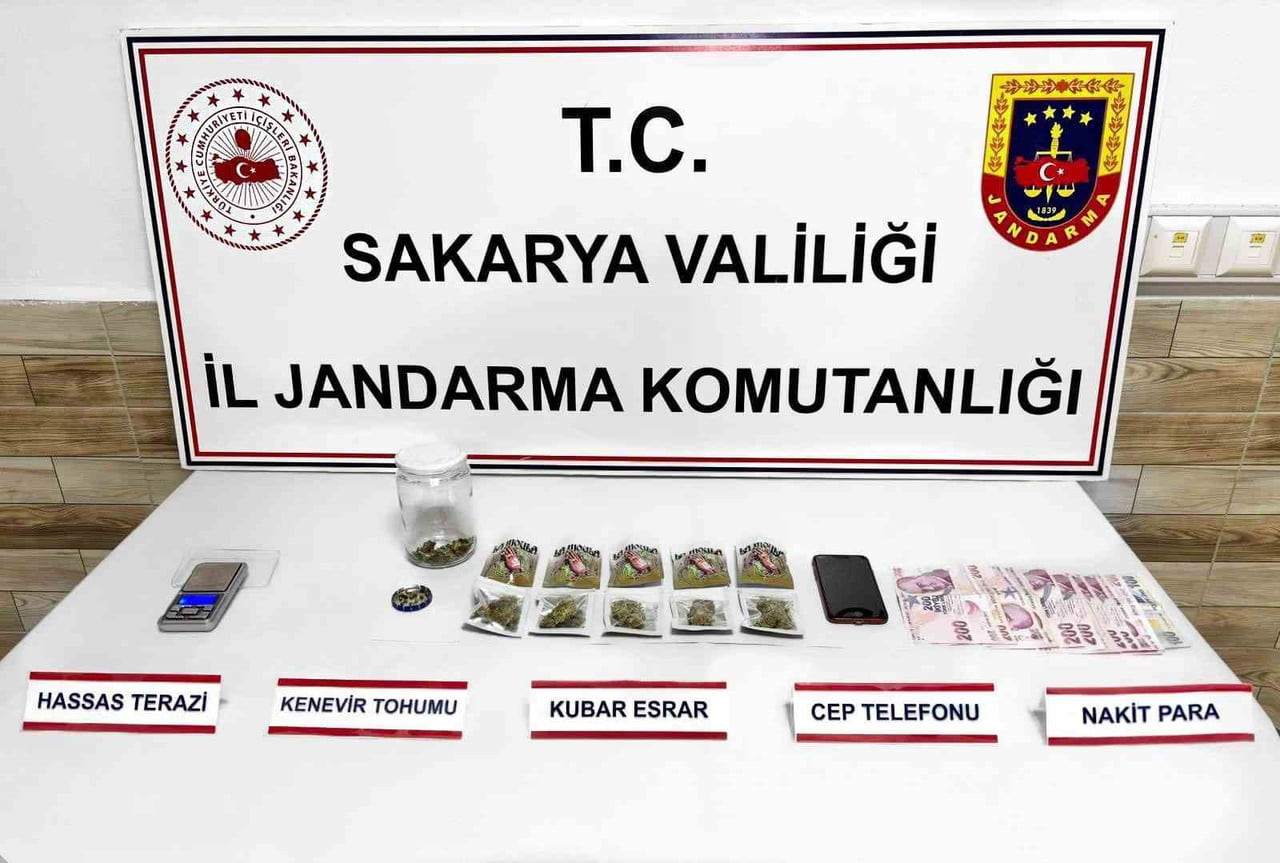 SAKARYA’DA JANDARMA EKİPLERİNCE ÜÇ İLÇEDE UYUŞTURUCU SATICILARINA YÖNELİK DÜZENLENEN OPERASYONDA...
