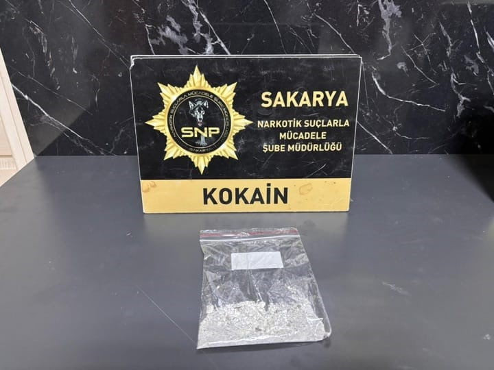 SAKARYA’DA POLİS EKİPLERİNCE KUZEY MARMARA OTOYOLU GİŞELERİNDE GERÇEKLEŞTİRİLEN NARKOTİK...