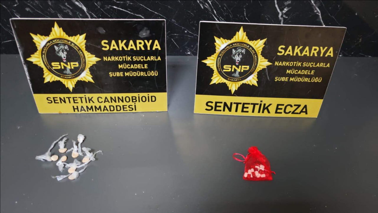 SAKARYA’NIN ADAPAZARI İLÇESİNDE NARKOTİK POLİSİNİN DÜZENLEDİĞİ OPERASYONDA, SATIŞA HAZIR...