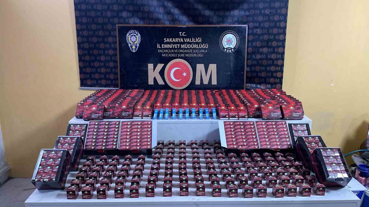 SAKARYA’NIN ADAPAZARI VE ARİFİYE İLÇESİNDE POLİS EKİPLERİNCE YAPILAN KAÇAKÇILIK OPERASYONUNDA 3...