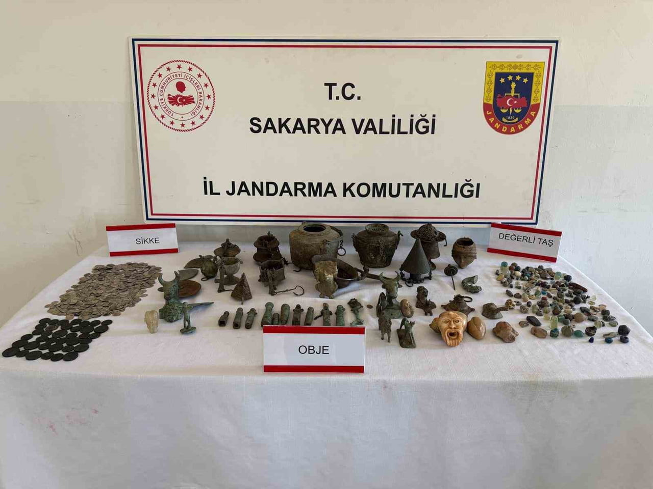 SAKARYA’NIN GEYVE İLÇESİNDE JANDARMA EKİPLERİNCE DÜZENLENEN "ANADOLU MİRASI" OPERASYONUNDA, BİR...