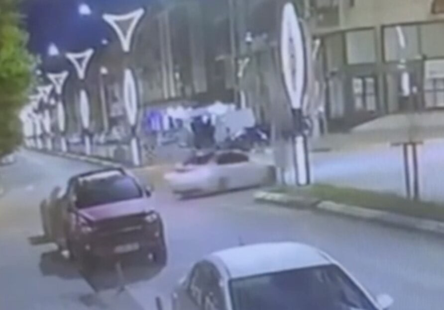 SAKARYA’NIN HENDEK İLÇESİNDE KAVŞAK ETRAFINDA DRİFT ATAN SÜRÜCÜYE 160 BİN LİRA CEZA KESİLİRKEN...