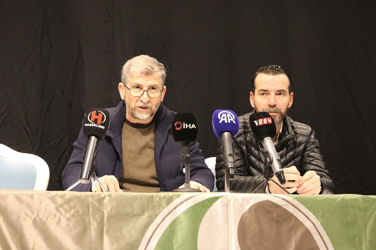 Sakaryaspor Kulübünün seçimli olağanüstü genel kurul toplantısı, yeterli çoğunluk sağlanamadığı...