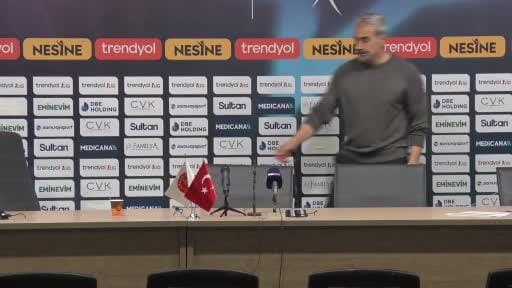 Sakaryaspor Teknik Direktörü Mustafa Dalcı, Ümraniyespor mağlubiyeti sonrası fazla yorumda...