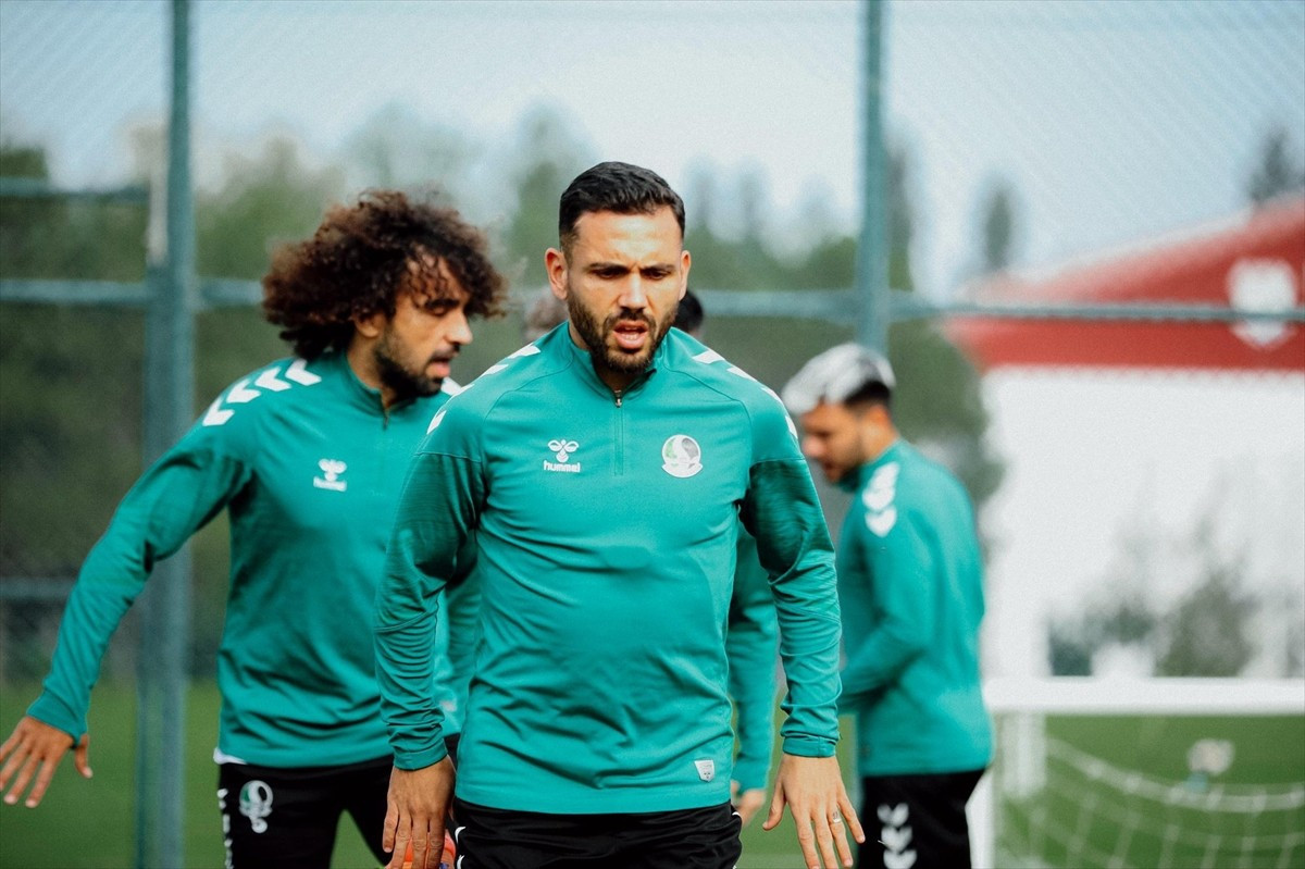 Sakaryaspor, Trendyol 1. Lig'in 14. haftasında deplasmanda oynayacağı İstanbulspor maçının...