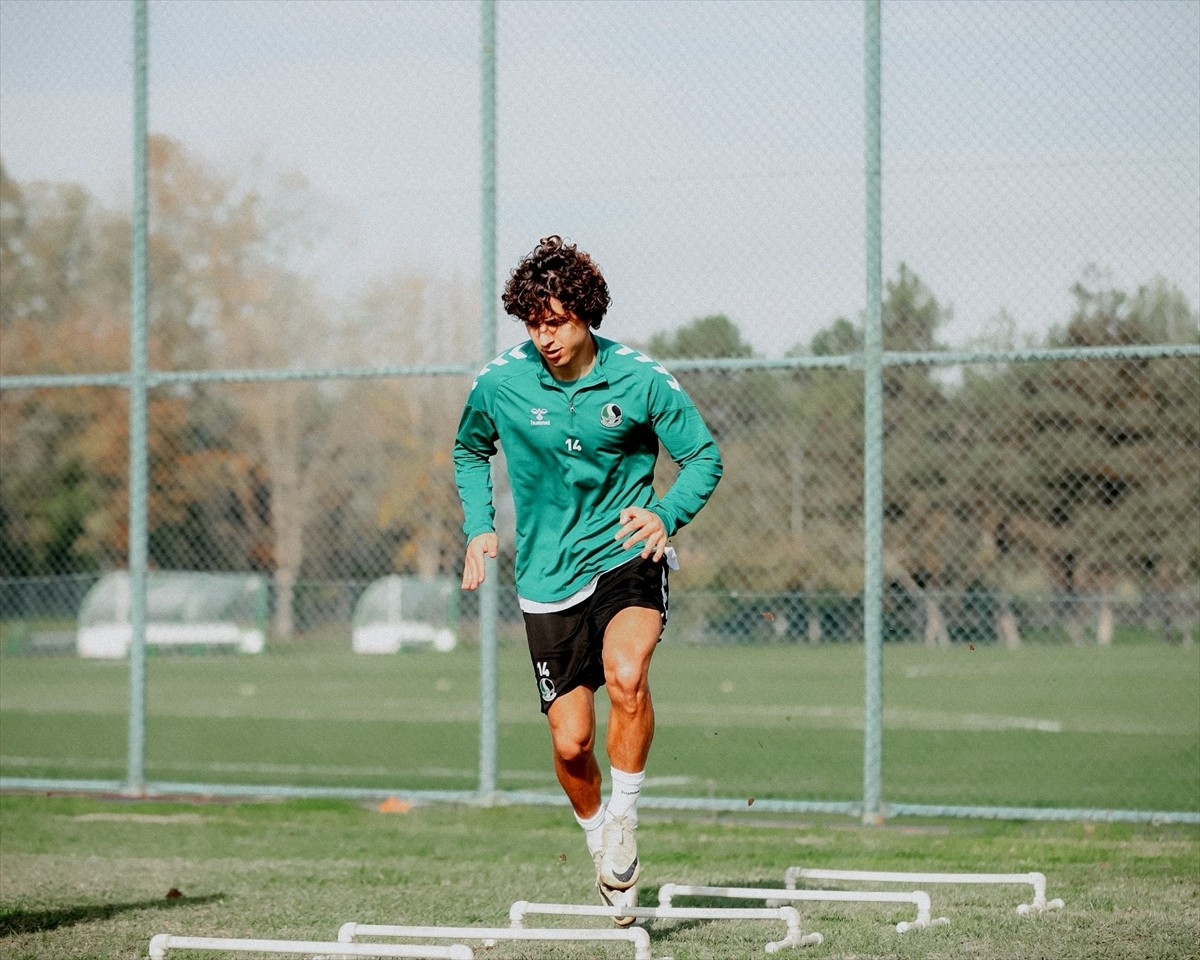 Sakaryaspor, Trendyol 1. Lig'in 16. haftasında yarın deplasmanda Esenler Erokspor'la karşılaşacak....