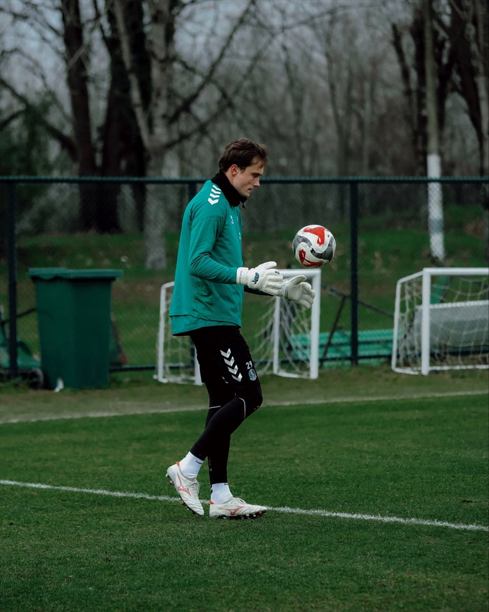 Sakaryaspor, Trendyol 1. Lig'in 21. haftasında deplasmanda Alagöz Holding Iğdır FK ile oynayacağı...