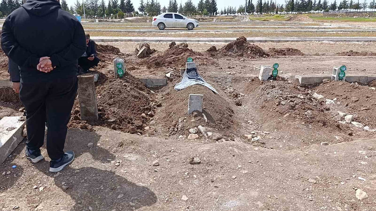 SALDIRGAN SESSİZ SEDASIZ DEFNEDİLDİ