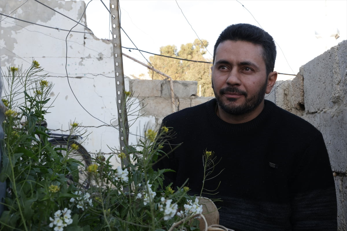 Şam’ın Kabun Mahallesinde yaşayan 38 yaşındaki Abdurrahman İybo, Esed rejiminin bombardımanında...