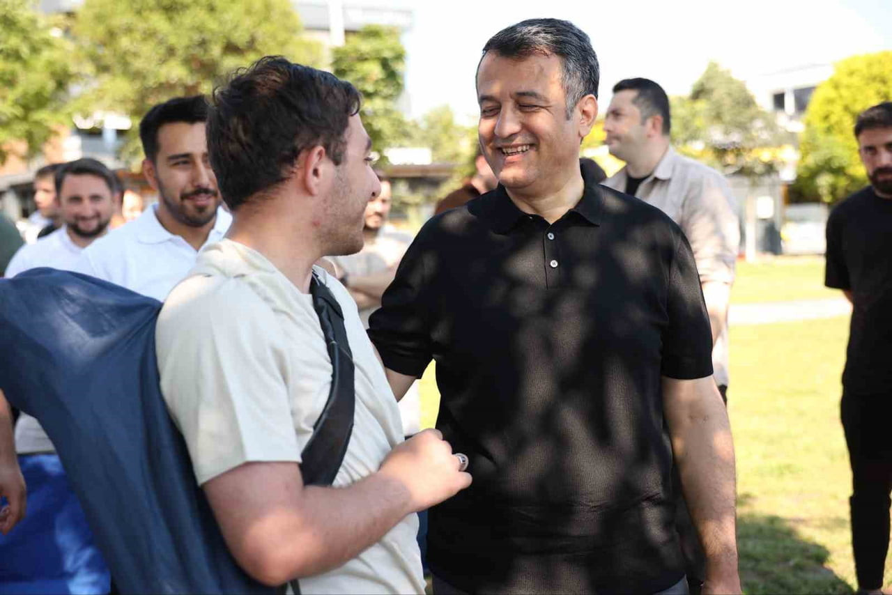 SAMSUN BÜYÜKŞEHİR BELEDİYE BAŞKANI HALİT DOĞAN, GENÇLİK MERKEZİNDE GENÇLERLE BİR ARAYA GELEREK...